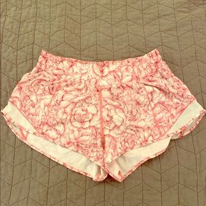 Lululemon Hotty Hot Shorts Size 8 Reg Floral Bloom